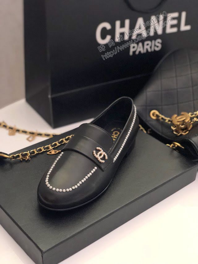 Chanel女鞋 香奈兒2020春夏頂級涼鞋系列 大扣小珍珠 Chanel爆款休閒女單皮鞋  naq1310